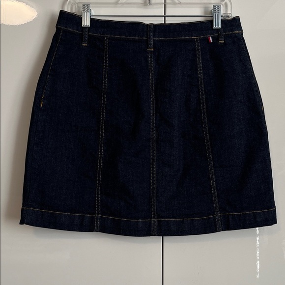 NWOT Tommy Hilfiger Dark Denim Skirt Gold Button Closure Belt Loops, Size 10 - Picture 6 of 9